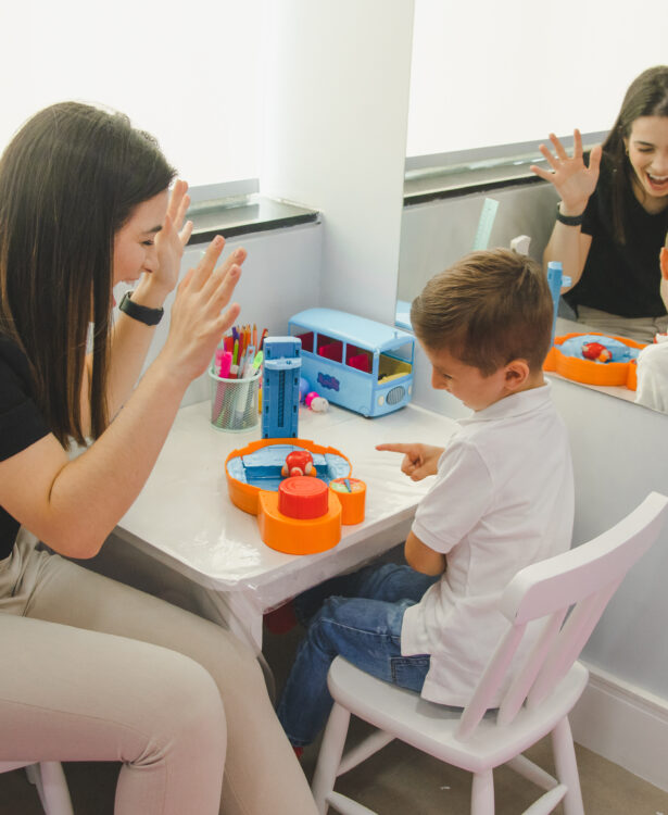 Ciúme do irmão mais novo: como ajudar seu filho